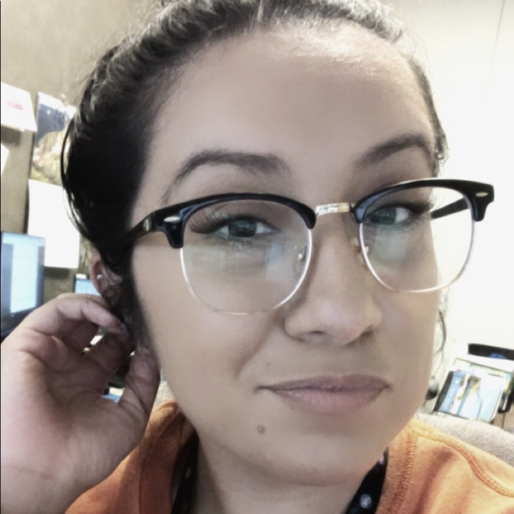 Meet your Posher, Anissa
